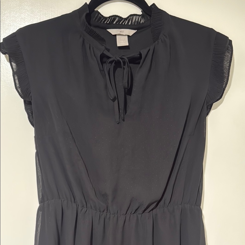 Black V-Neck Cap Sleeve Mini Sundress